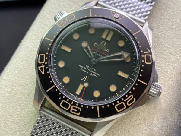 OMEGA SEAMASTER DIVER 300M 007 EDITION 210.90.42.20.01.001 OR FACTORY BLACK BEZEL - Image 3