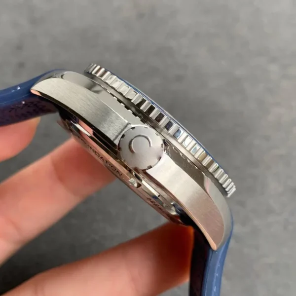 OMEGA SEAMASTER 232.32.44.22.03.001 VS FACTORY BLUE STRAP - Image 4